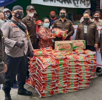 Bankompol Merpati Makassar Bantu Korban Kebakaran di Kampung Lepping