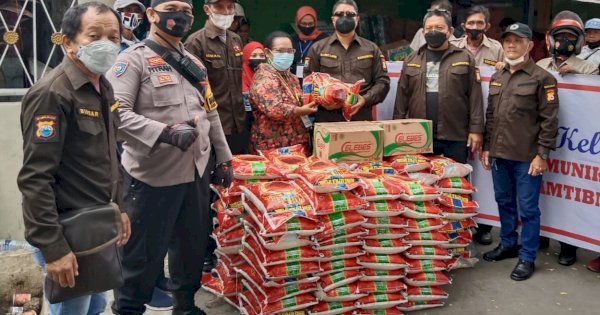 Bankompol Merpati Makassar Bantu Korban Kebakaran di Kampung Lepping
