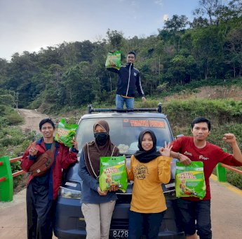 Wanua Panrita Bantu Kelompok Tani Cindakko 300 Kilogram Pupuk Kopi