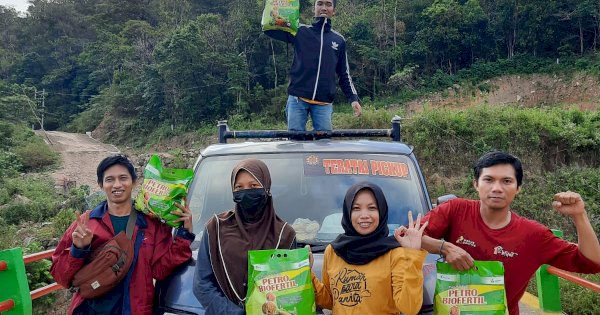 Wanua Panrita Bantu Kelompok Tani Cindakko 300 Kilogram Pupuk Kopi