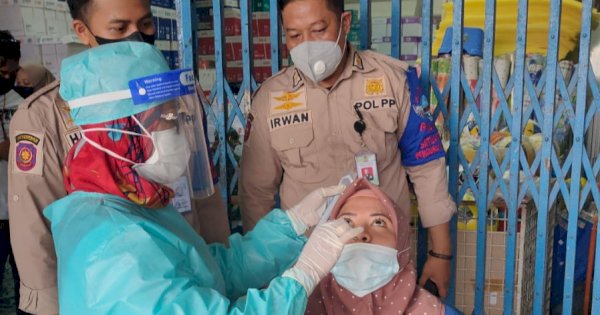Swab Tes di Makassar Sasar Pengunjung Warkop Hingga Toko Besar