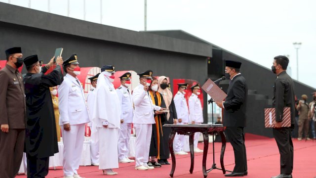 Pelantikan 15 Camat di Anjungan City Of Makassar, Jumat (27/8) || ist