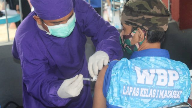 WBP Lapas Kelas IA Makassar disuntik vaksin || ist