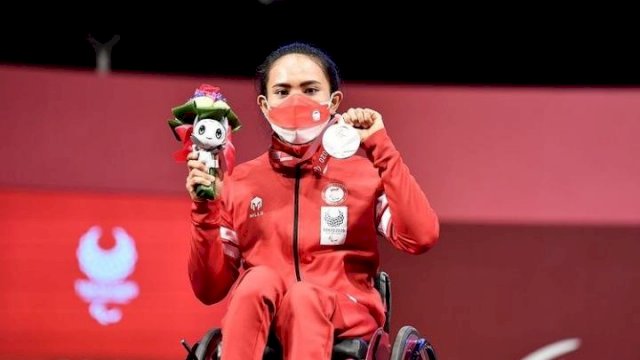 Ni Nengah Widiasih peraih medali perak dari cabang olahraga angkat besi kelas 41 kilogram putri || ist
