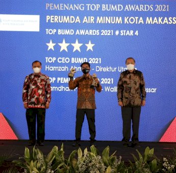Hamzah Ahmad Raih Penghargaan Top CEO BUMD 2021