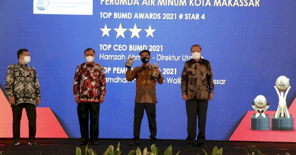Hamzah Ahmad Raih Penghargaan Top CEO BUMD 2021