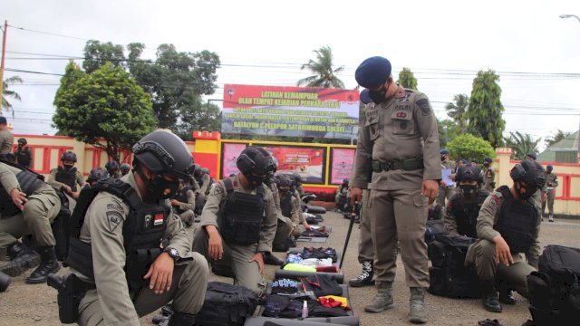 Danyon C Pelopor Brimob Polda Sulsel, Kompol Nur Ichsan mengecek kesiapan personel jelang PON XX Papua || ist