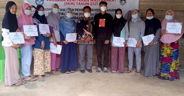 Dosen Pertanian UNM Beri Pelatihan Ibu-Ibu PKK di Maros