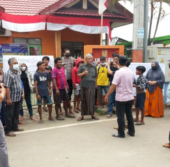 Lurah Rappokalling Dituding Persulit Warga, Kantor Kelurahan Disegel