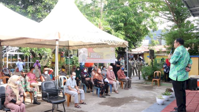 Camat Rappocini, Syahruddin membuka kegiatan vaksinasi di Kelurahan Mapala, Kecamatan Rappocini, Kota Makassar, Kamis (16/9) || ist