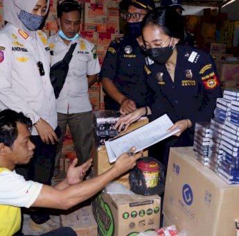 Satpol PP Takalar Sita Ribuan Bungkus Rokok Ilegal