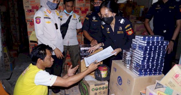 Satpol PP Takalar Sita Ribuan Bungkus Rokok Ilegal