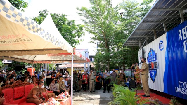 Wali Kota Makassar, Moh Ramdhan Pomanto meninjau kegiatan vaksinasi di Keluraha Mapala, Kecamatan Rappocini || ist