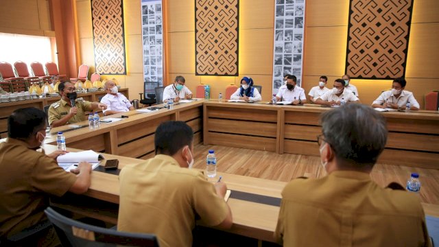 Wali Kota Makassar Moh Ramdhan Pomanto mengikuti rapat koordinasi bersama jajaran pejabat BBWS-PJ Kementrian PUPR, di Kantor BBWS-Pompengan Jeneberang, Jalan Sekolah Guru Perawat, Selasa (21/9) || ist