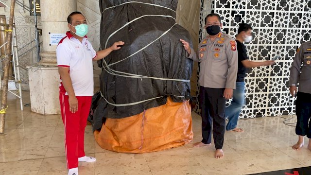 Olah TKP Pembakaran Mimbar Masjid Raya Makassar || ist