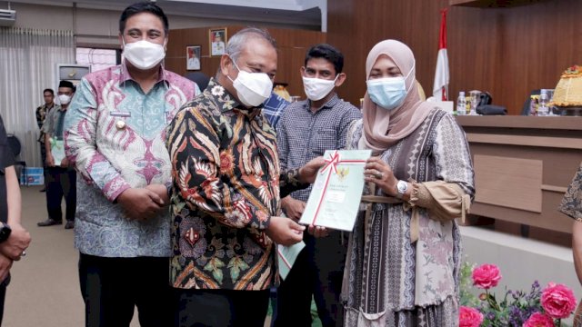 BPN Sulsel Serahkan 7.689 Sertipikat Tanah di Kabupaten Maros || ist
