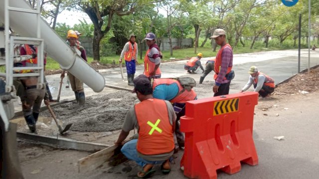 Betonisasi Jalan Metro Tanjung Bunga || DOK KATABERITA.CO