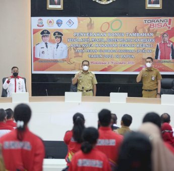 Danny Beri Bonus Tambahan Atlet Peraih Medali di PON XX Papua