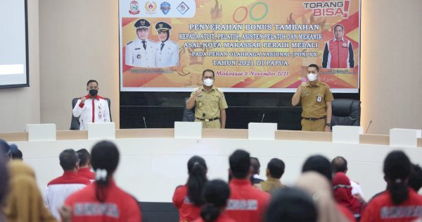 Danny Beri Bonus Tambahan Atlet Peraih Medali di PON XX Papua