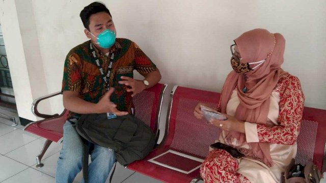 Yayasan Kareba Baji Sulawesi Selatan memberikan pendampingan kepada salah satu pasien penderita TBC Resistan Obat || ist