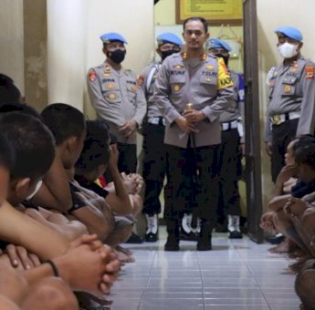 Beri Motivasi, Kapolres Palopo Ingatkan Tahanan Jaga Salat Lima Waktu