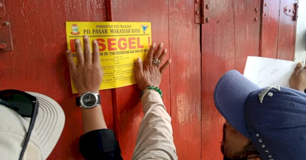 Perumda Pasar Makassar Raya Segel Tujuh Kios di Pasar Sambung Jawa