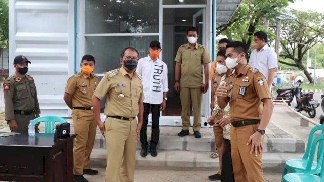 Wali Kota Makassar Moh Ramdhan Pomanto tinjau kontainer recover center di Anjungan Pantai Losari || ist