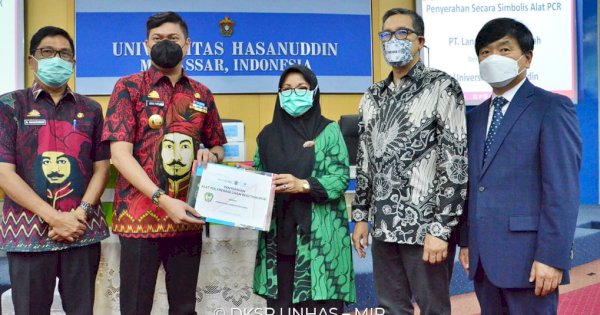 Universitas Hasanuddin Beri Bantuan Alat PCR Fasilitas Kesehatan di Tiga Provinsi