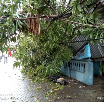 Puluhan Rumah di Makassar Rusak Akibat Diterjang Angin Puting Beliung