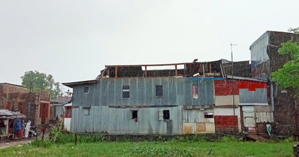 Cuaca Buruk, Sejumlah Rumah di Makassar Rusak Diterjang Angin Puting Beliung