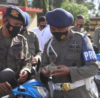 Kelengkapan Kendaraan Pribadi Personel Brimob Bone Diperiksa