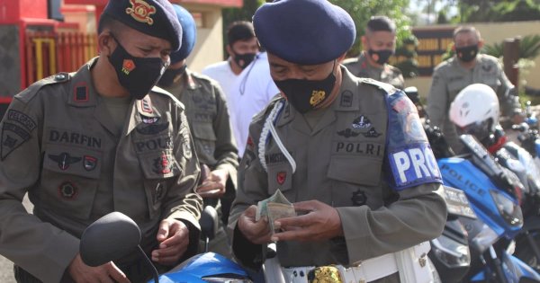 Kelengkapan Kendaraan Pribadi Personel Brimob Bone Diperiksa