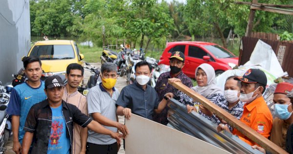 BPBD Makassar Beri Bantuan Material Korban Angin Puting Beliung