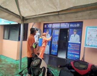 Camat Tallo Intruksikan Sterilisasi Kantor Pelayanan Cegah Varian Omicron
