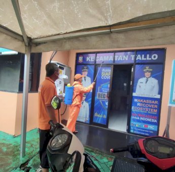 Camat Tallo Intruksikan Sterilisasi Kantor Pelayanan Cegah Varian Omicron