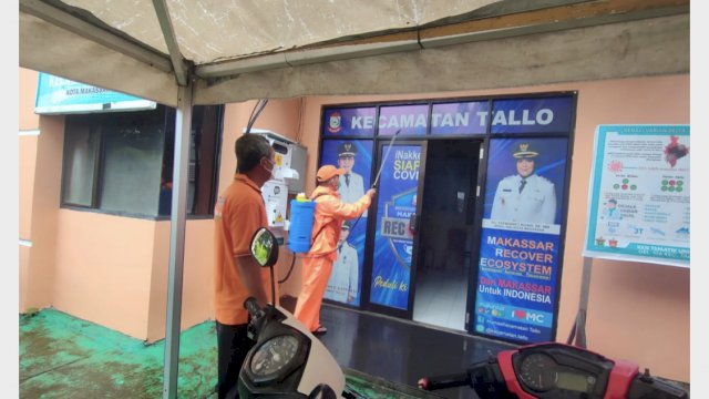 Camat Tallo Intruksikan Sterilisasi Kantor Pelayanan Cegah Varian Omicron