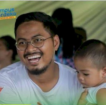 Putri Sulung Danny Dilamar Seorang Dokter Lulusan Terbaik Unhas
