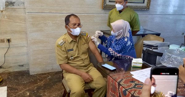 Danny Pomanto Jalani Vaksinasi Dosis Ketiga Usai Sembuh dari Covid-19