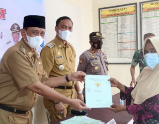 43 Pelaku UMKM di Desa Lapaukke Kabupaten Wajo Dapat Sertipikat Tanah Gratis