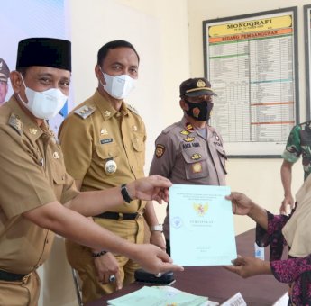43 Pelaku UMKM di Desa Lapaukke Kabupaten Wajo Dapat Sertipikat Tanah Gratis