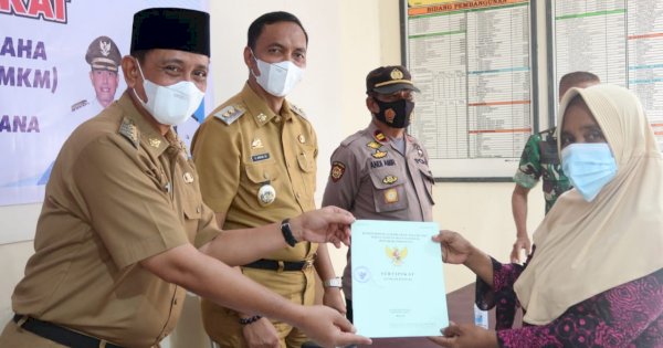 43 Pelaku UMKM di Desa Lapaukke Kabupaten Wajo Dapat Sertipikat Tanah Gratis