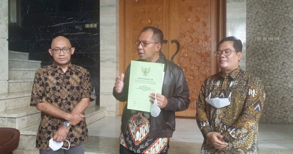 Pemkot Makassar Terima Hibah Tanah dari Letjen TNI Purn Solihin GP