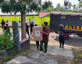 Brimob Bone Kawal PSU Pemilihan Kepala Desa Aska di Sinjai