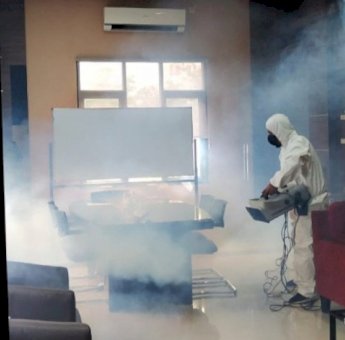 Cegah Penularan Covid-19, Kantor PDAM Makassar Disemprot Disinfektan