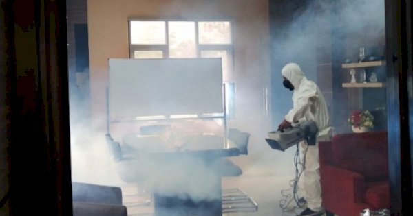 Cegah Penularan Covid-19, Kantor PDAM Makassar Disemprot Disinfektan