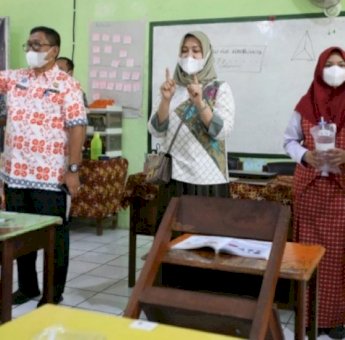 Wakil Wali Kota Makassar Pantau Skrining GeNose Siswa SD