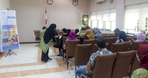 Sosialisasikan Aplikasi Sobat TB, Dinkes Makassar Ajak Pegawai Dinas PU Skrining Mandiri