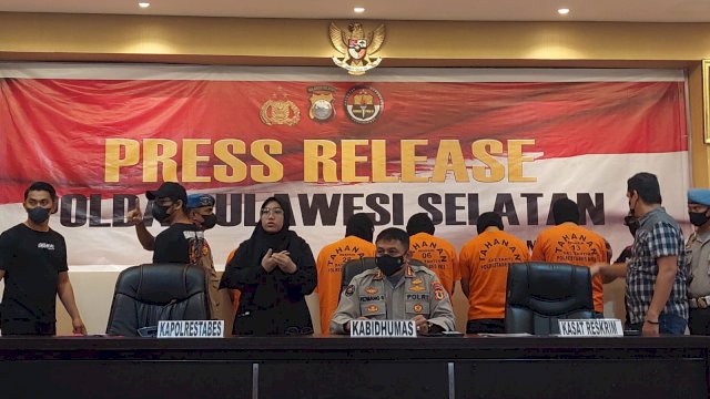 Jumpa pers kasus penembakan Najamuddin Sewang, di Mapolrestabes Makassar, Jalan Ahmad Yani, Senin (18/4).