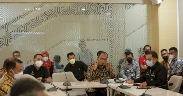 Danny Janji Tanggung Pembebasan Lahan Pembangunan Rel Kereta Api Layang di Makassar
