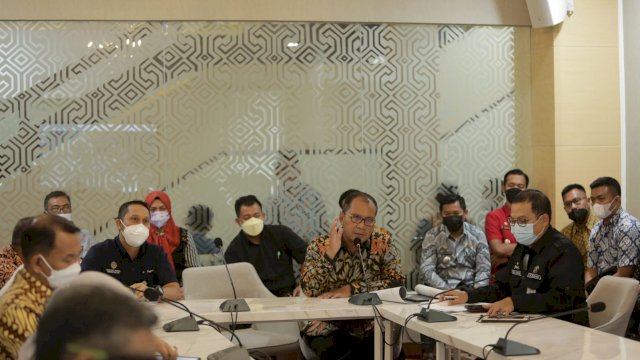 Danny Janji Tanggung Pembebasan Lahan Pembangunan Rel Kereta Api Layang di Makassar